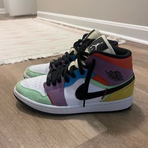 Air Jordan 1 Mid ‘Lightbulb’